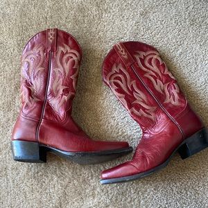 Red cowgirl boots! Size 7 from BootBarn, brand name Shyanne